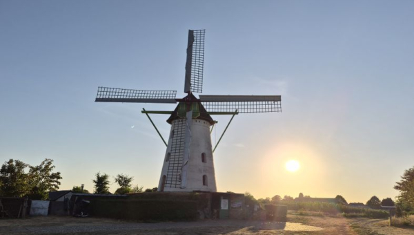 Zonsverduistering aan de molen