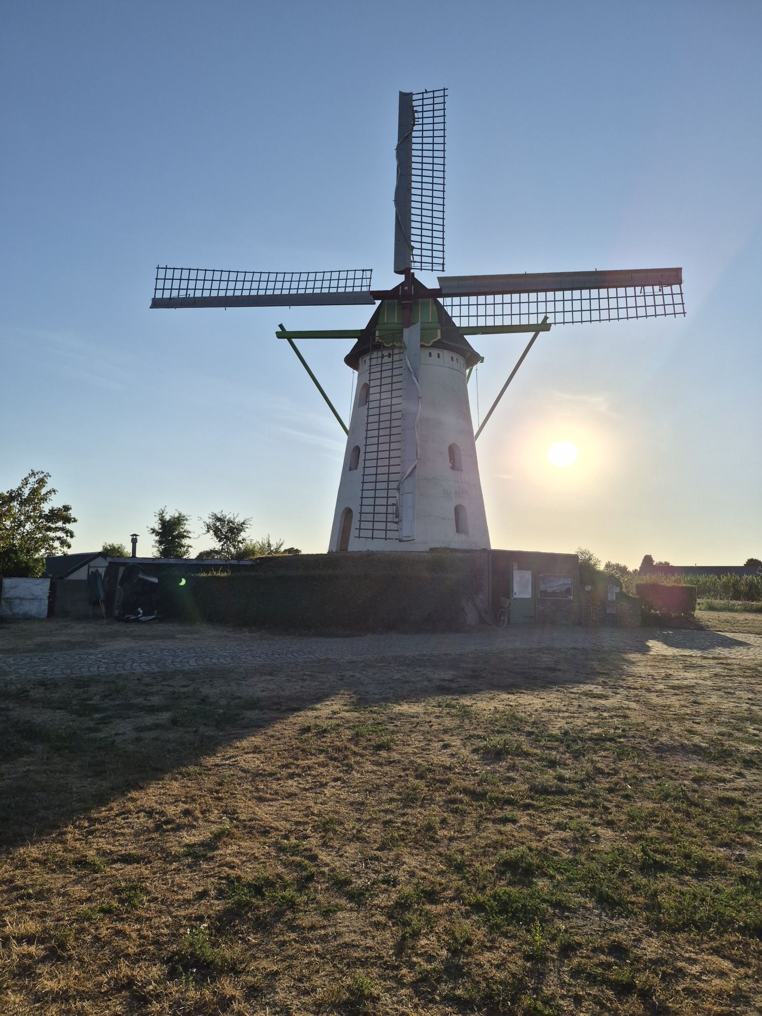Zonsverduistering aan de molen